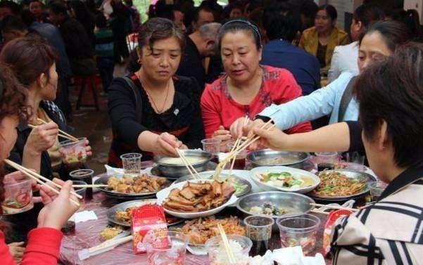 参加农村酒席，最不能让人接受的事情是什么？